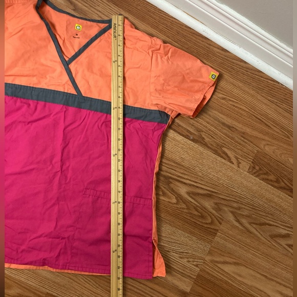 WonderWink Scrub top - Picture 5 of 5